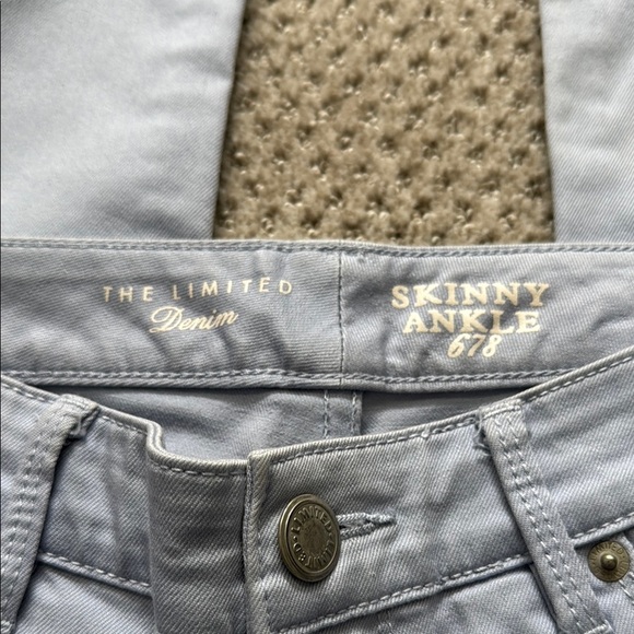 The Limited - Skinny Ankle 678 - Size 4 - Picture 3 of 5